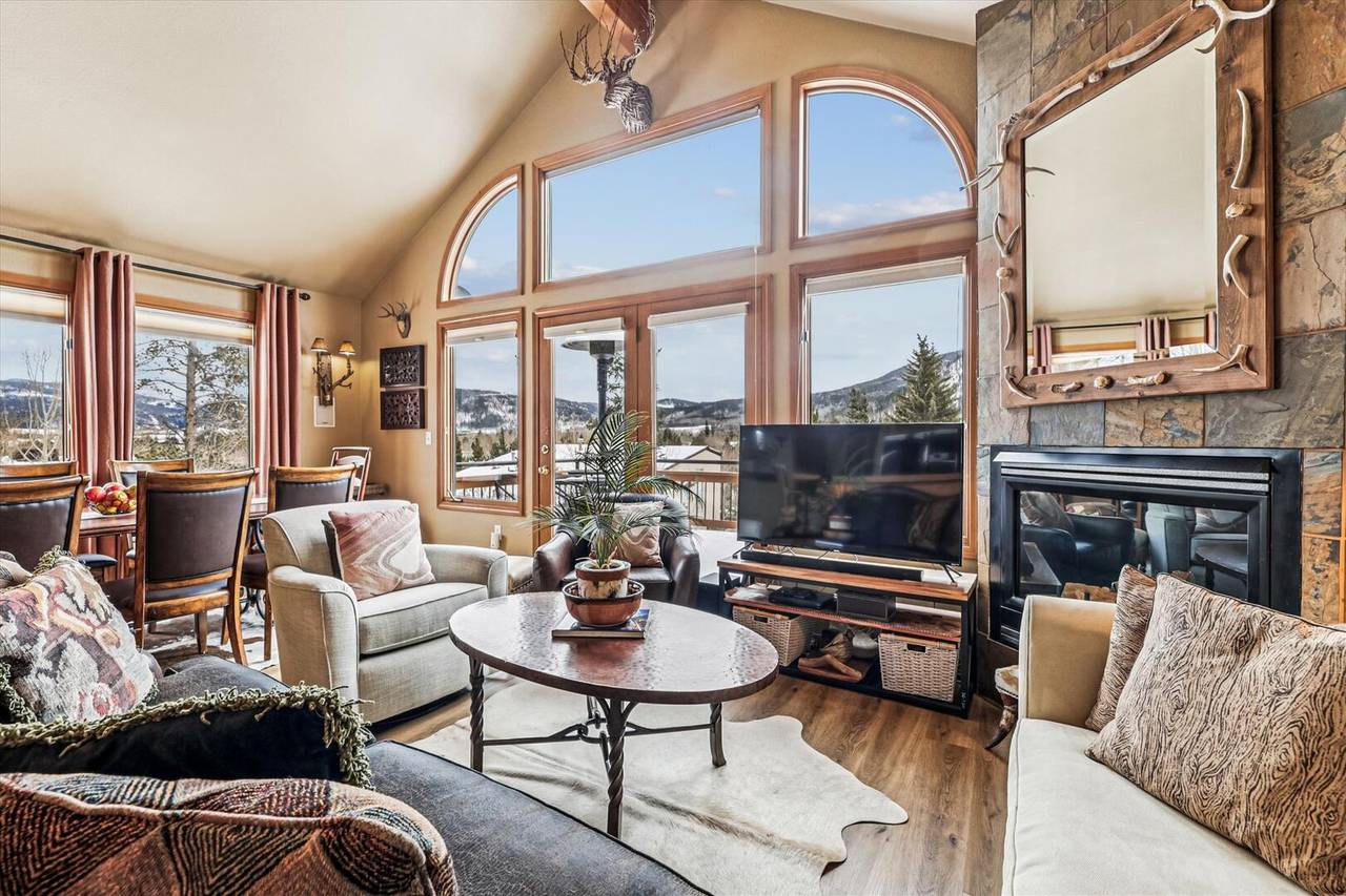 Living Area - Royal Mountain Retreat - Frisco Vacation Rental Living Area - Royal Mountain Retreat - Frisco Vacation Rental