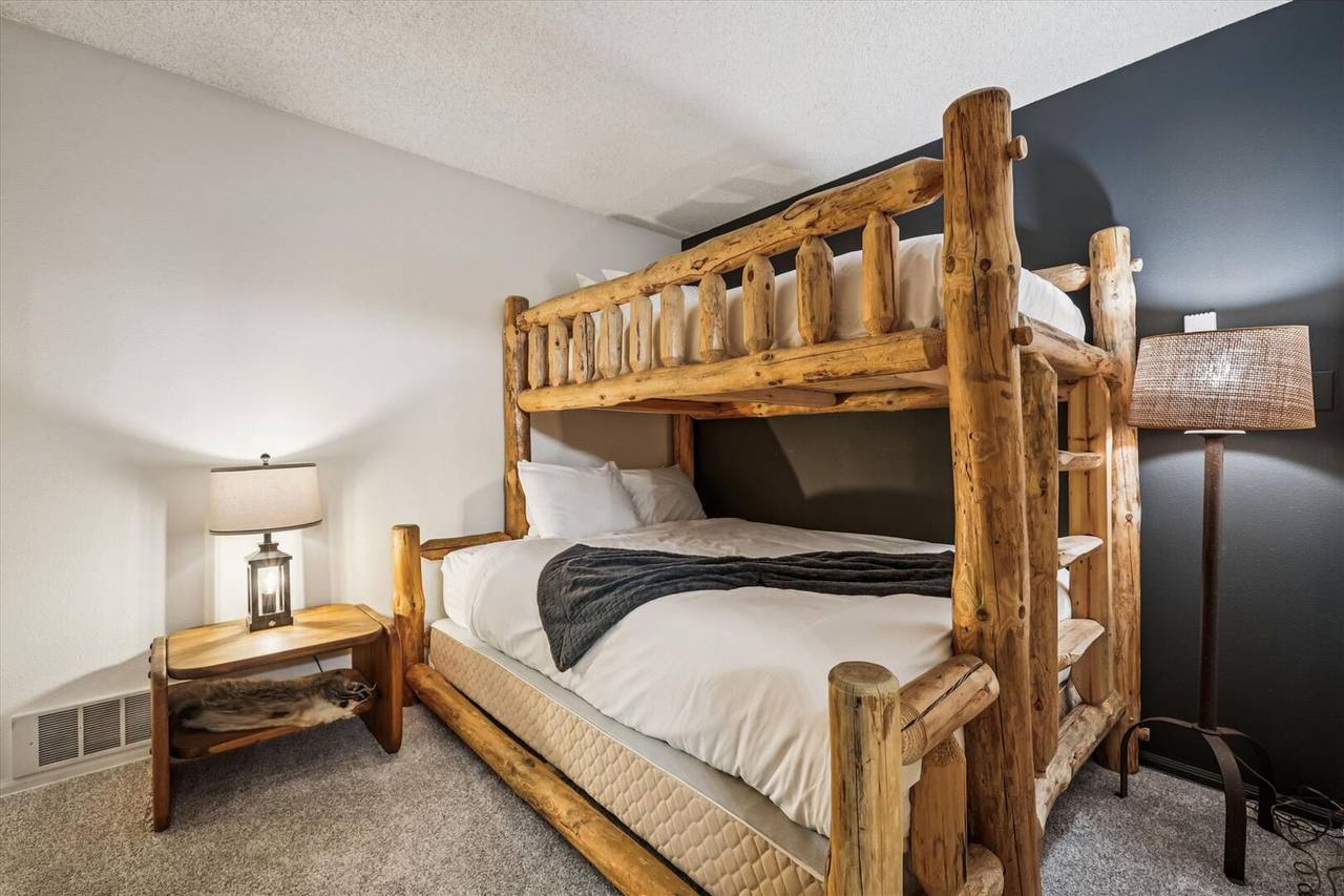 Bedroom - Ski Hill 34 - Breckenridge Vacation Rental Bedroom - Ski Hill 34 - Breckenridge Vacation Rental