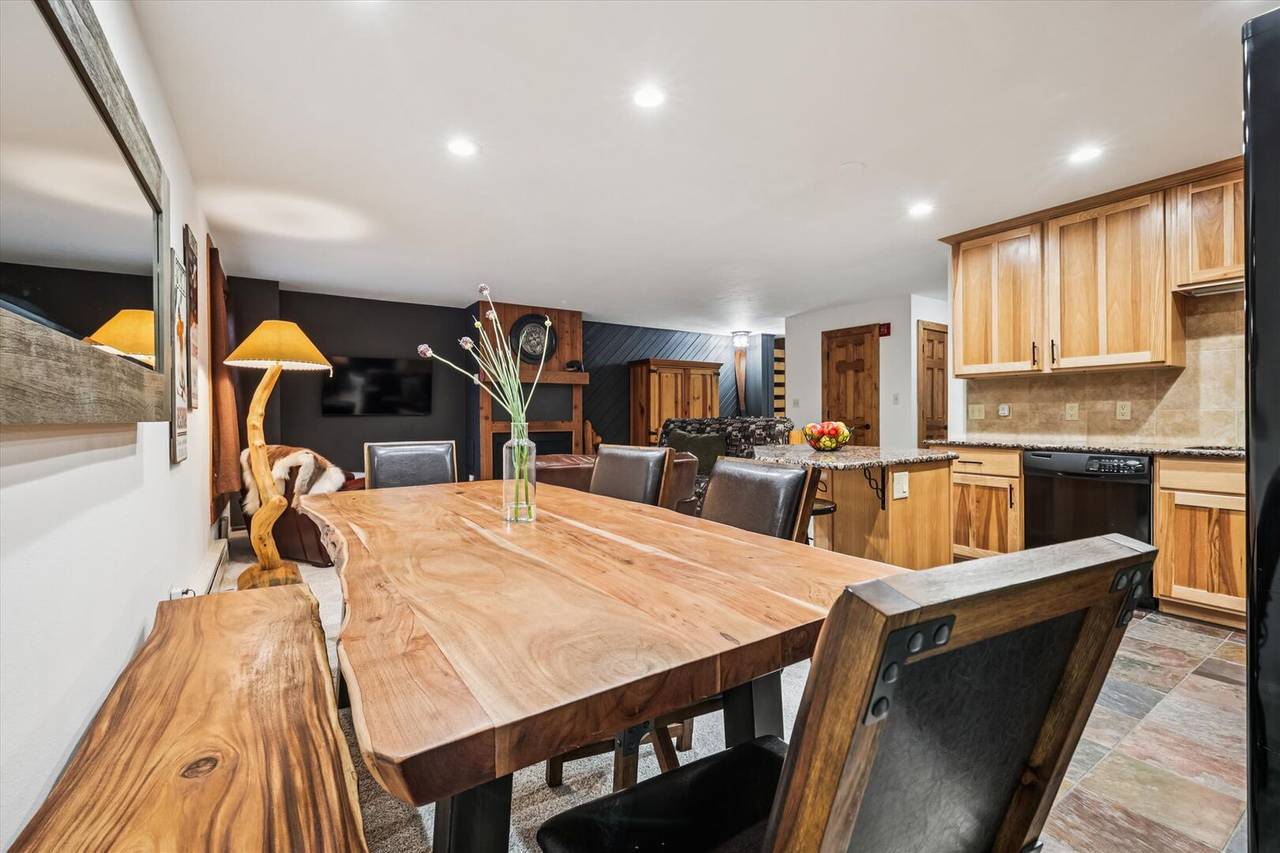 Dining Area - Ski Hill 34 - Breckenridge Vacation Rental Dining Area - Ski Hill 34 - Breckenridge Vacation Rental