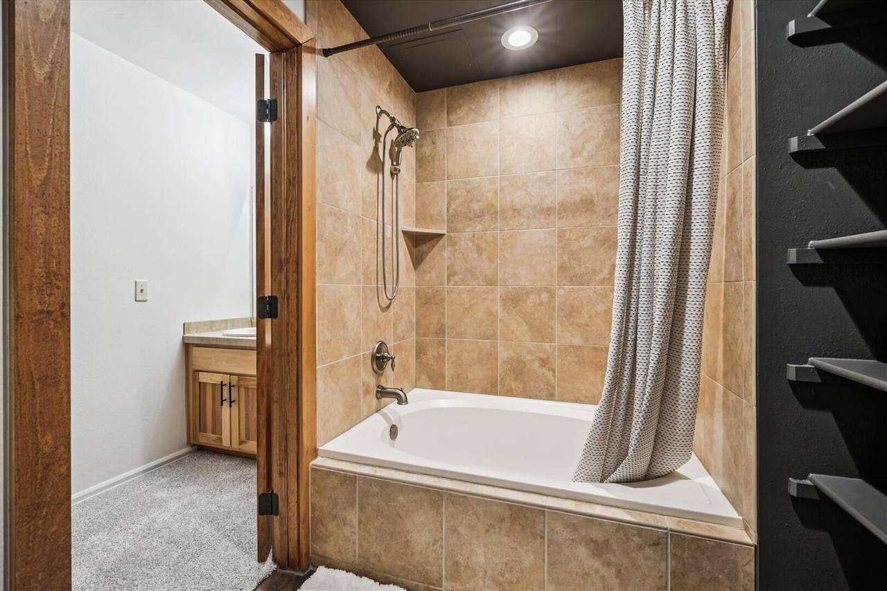 Bathroom - Ski Hill 34 - Breckenridge Vacation Rental Bathroom - Ski Hill 34 - Breckenridge Vacation Rental