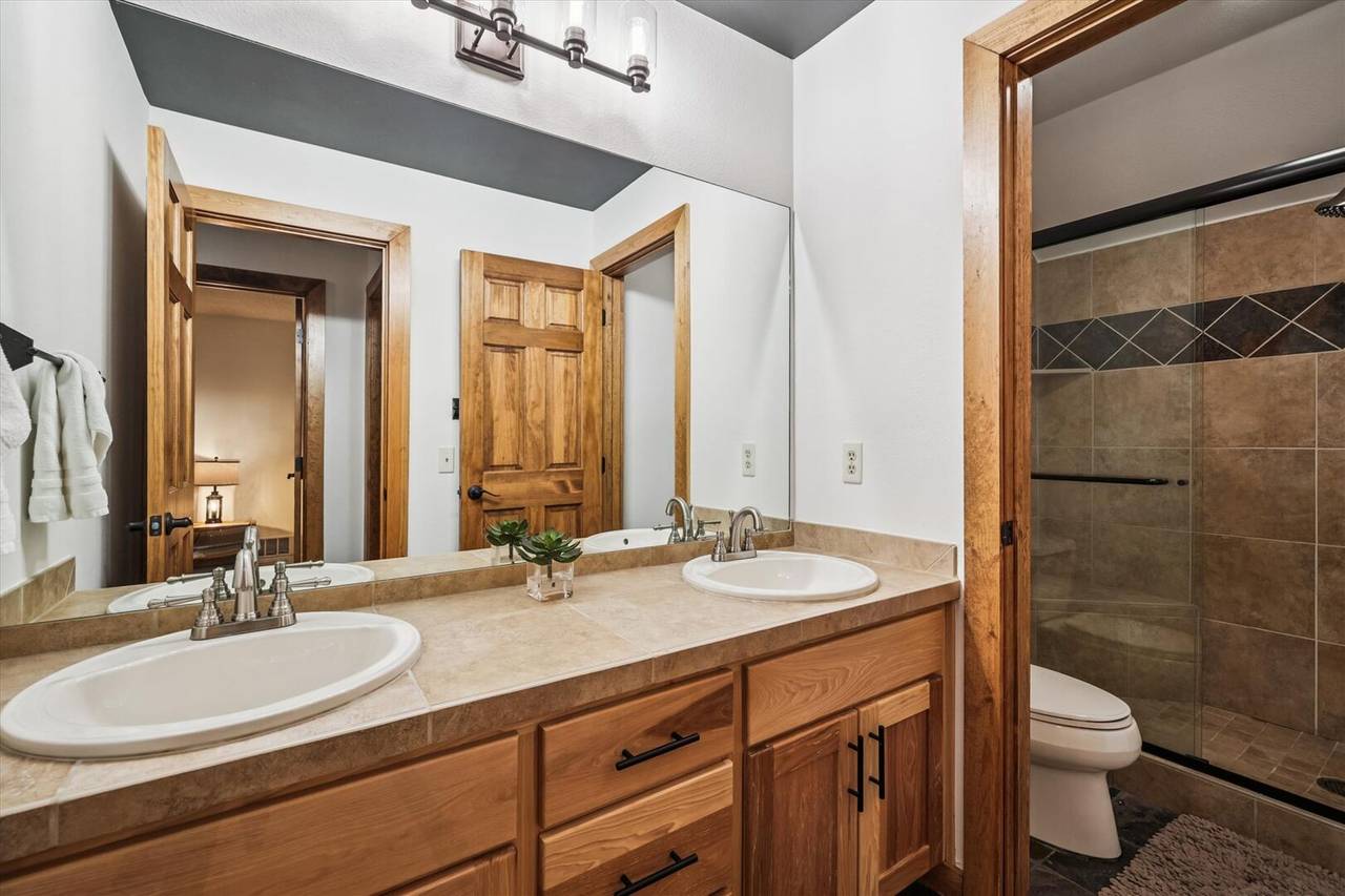 Bathroom - Ski Hill 34 - Breckenridge Vacation Rental Bathroom - Ski Hill 34 - Breckenridge Vacation Rental