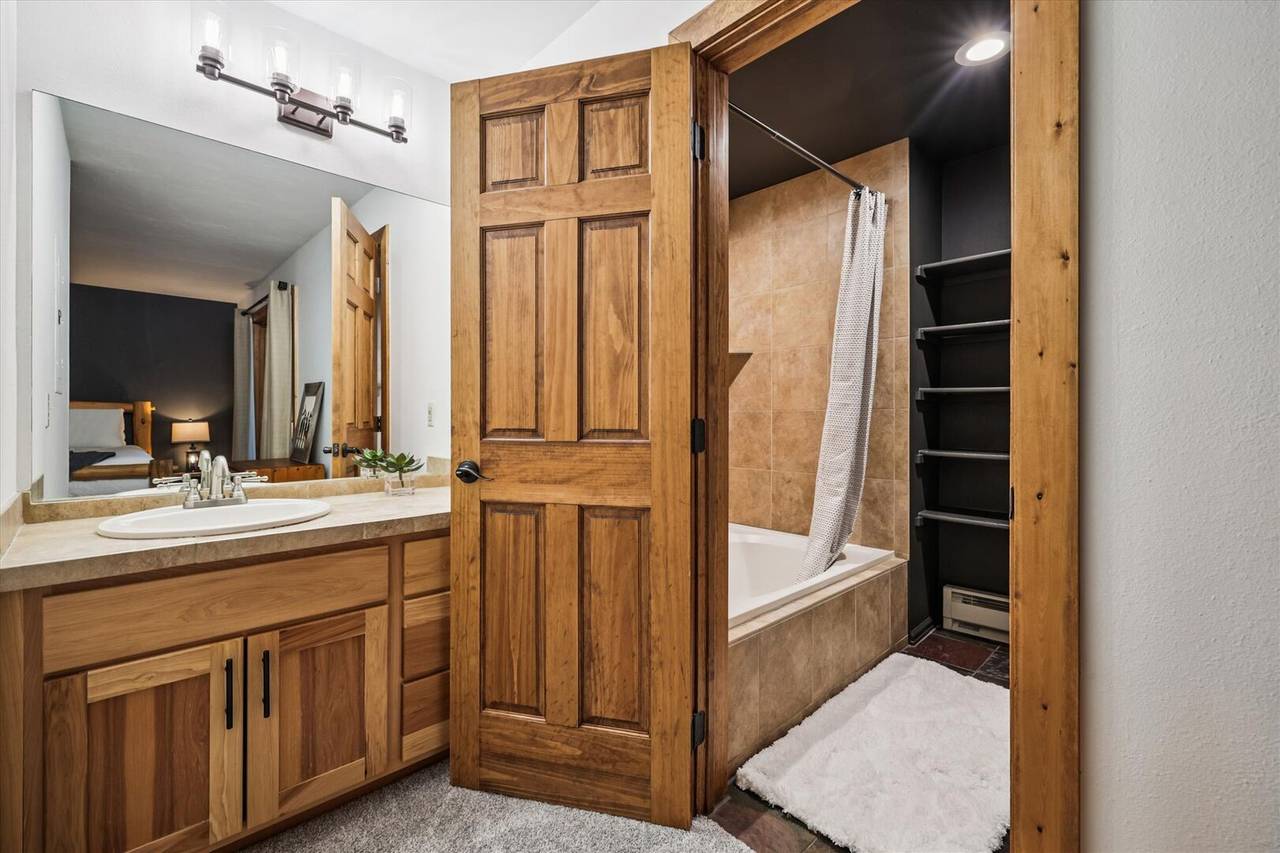 Bathroom - Ski Hill 34 - Breckenridge Vacation Rental Bathroom - Ski Hill 34 - Breckenridge Vacation Rental