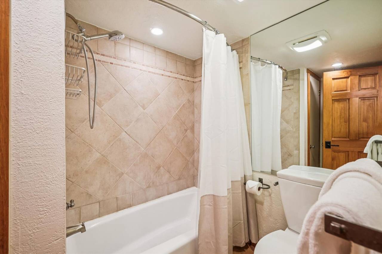 Bathroom - 4 O'Clock Lodge D25 - Breckenridge Vacation Rental Bathroom - 4 O'Clock Lodge D25 - Breckenridge Vacation Rental