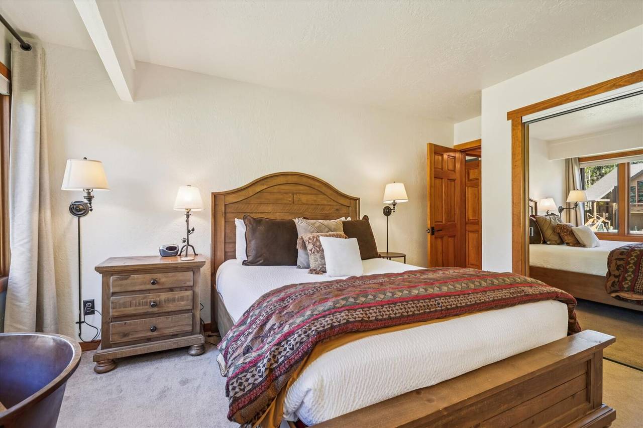 Bedroom - 4 O'Clock Lodge D25 - Breckenridge Vacation Rental Bedroom - 4 O'Clock Lodge D25 - Breckenridge Vacation Rental