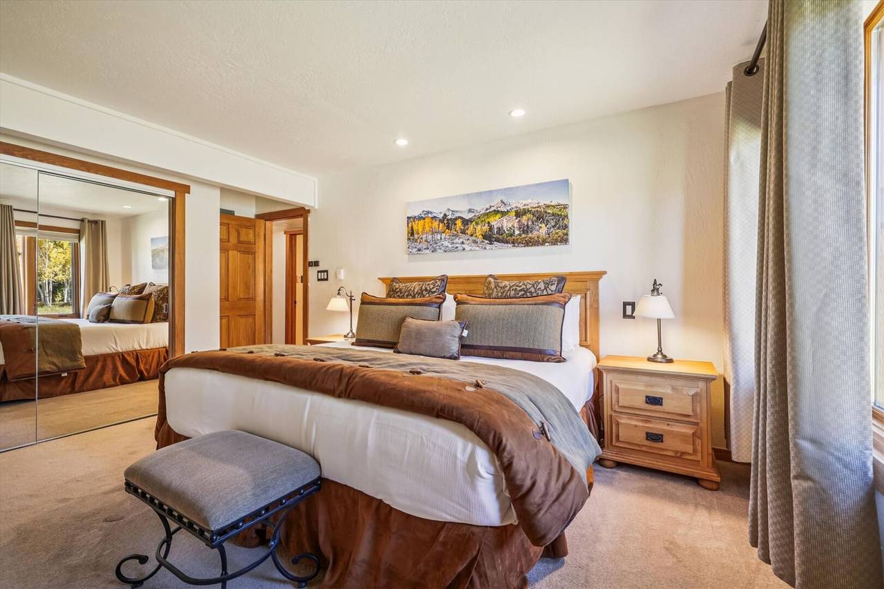 Bedroom - 4 O'Clock Lodge D25 - Breckenridge Vacation Rental Bedroom - 4 O'Clock Lodge D25 - Breckenridge Vacation Rental