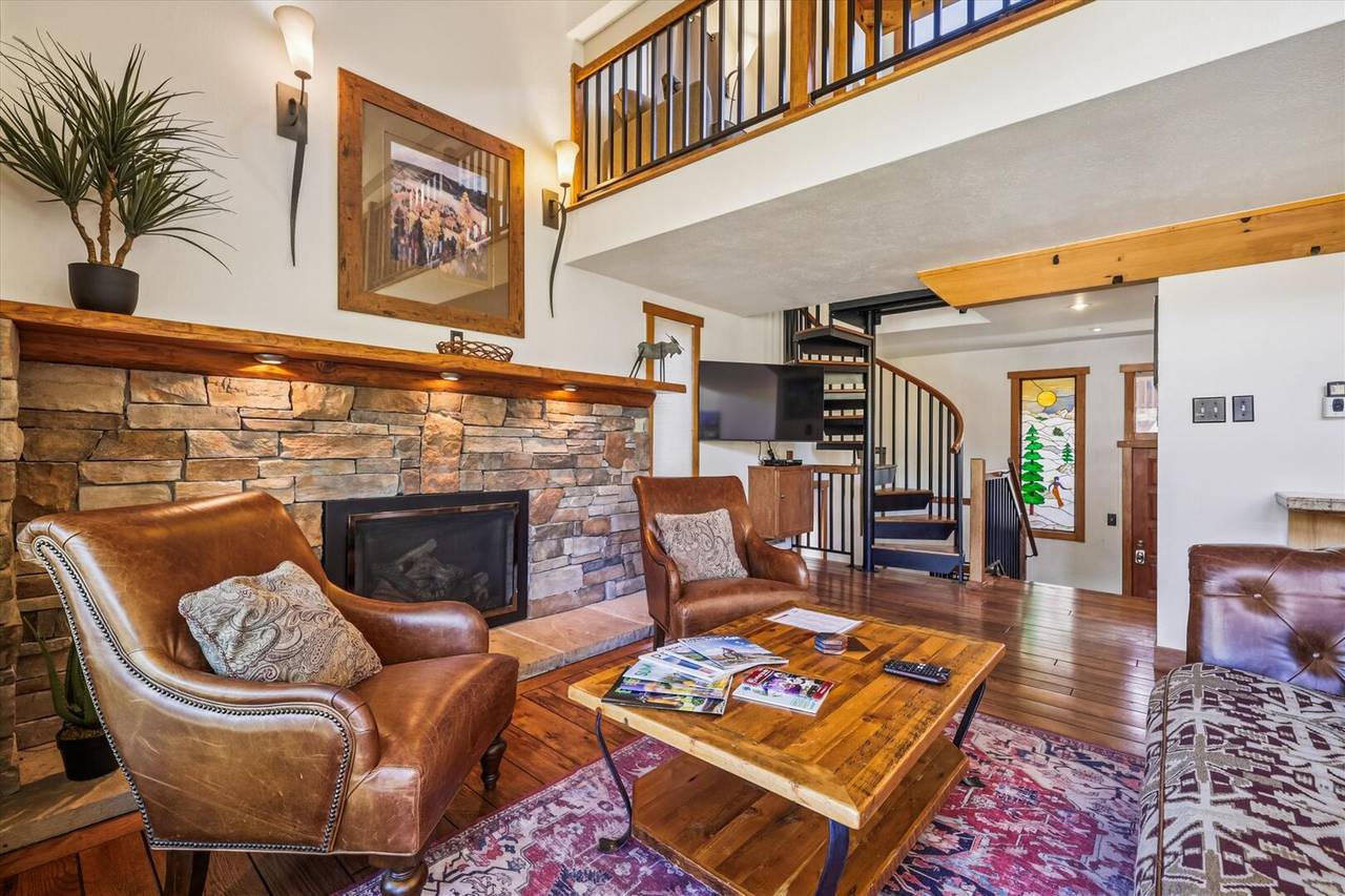 Living Area - 4 O'Clock Lodge D25 - Breckenridge Vacation Rental Living Area - 4 O'Clock Lodge D25 - Breckenridge Vacation Rental