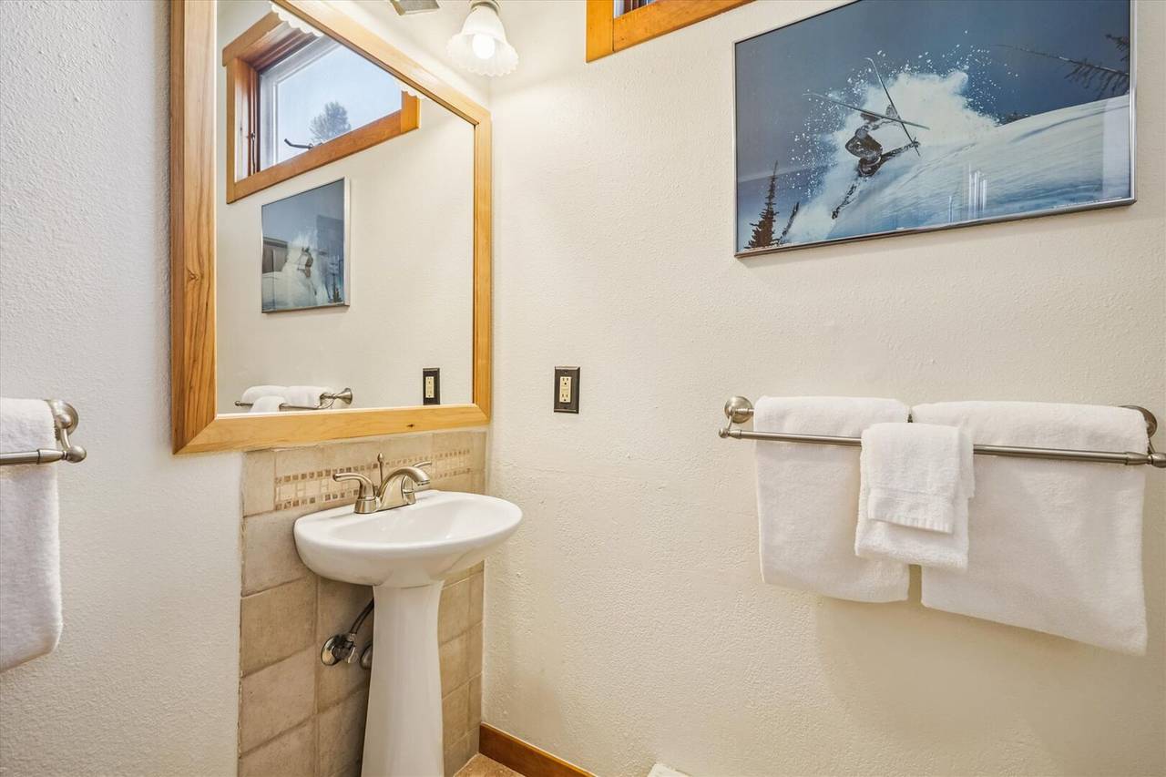 Bathroom - 4 O'Clock Lodge D25 - Breckenridge Vacation Rental Bathroom - 4 O'Clock Lodge D25 - Breckenridge Vacation Rental