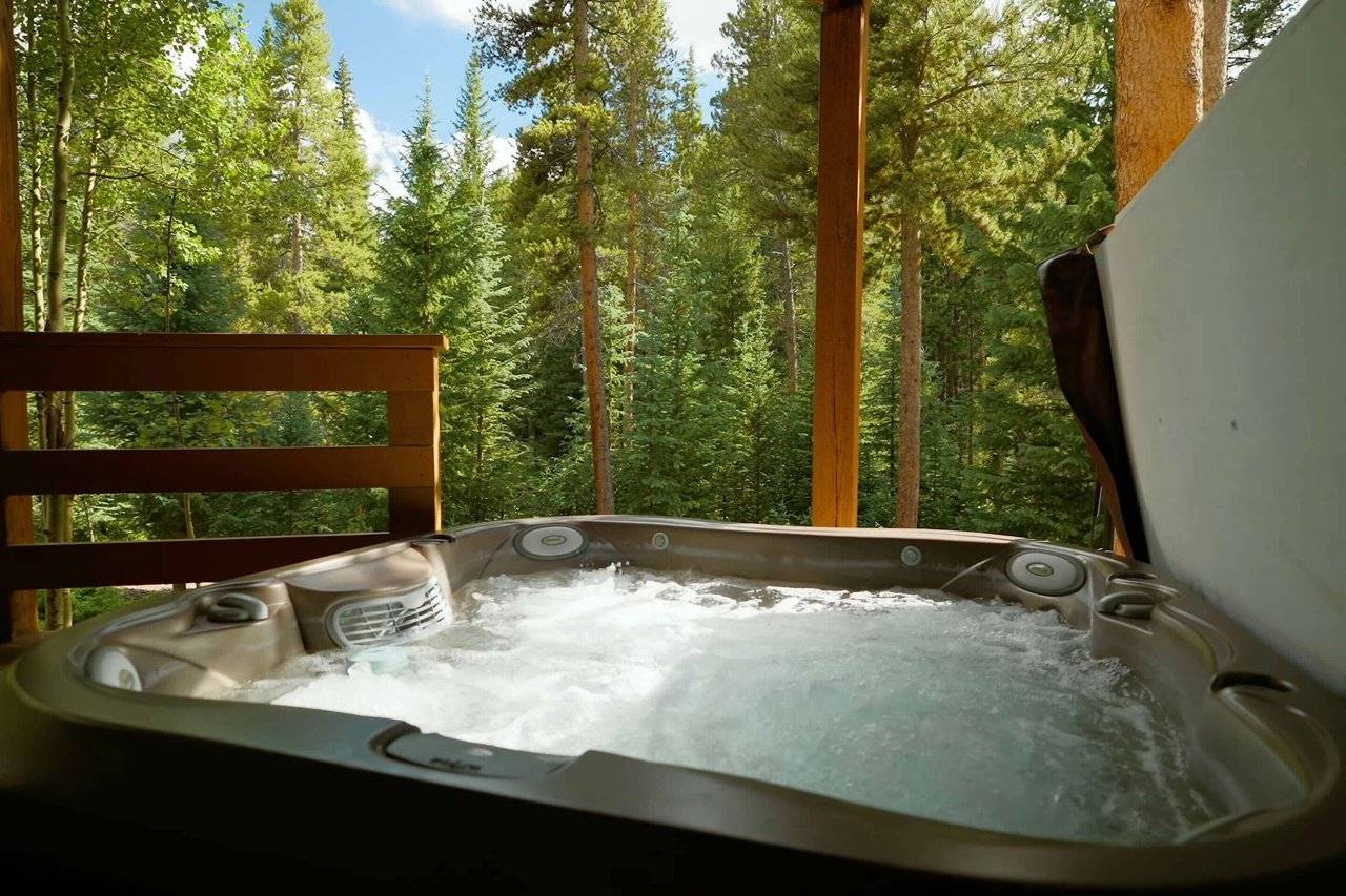 Hot Tub - Serendipity Lodge - Breckenridge Vacation Rental Hot Tub - Serendipity Lodge - Breckenridge Vacation Rental