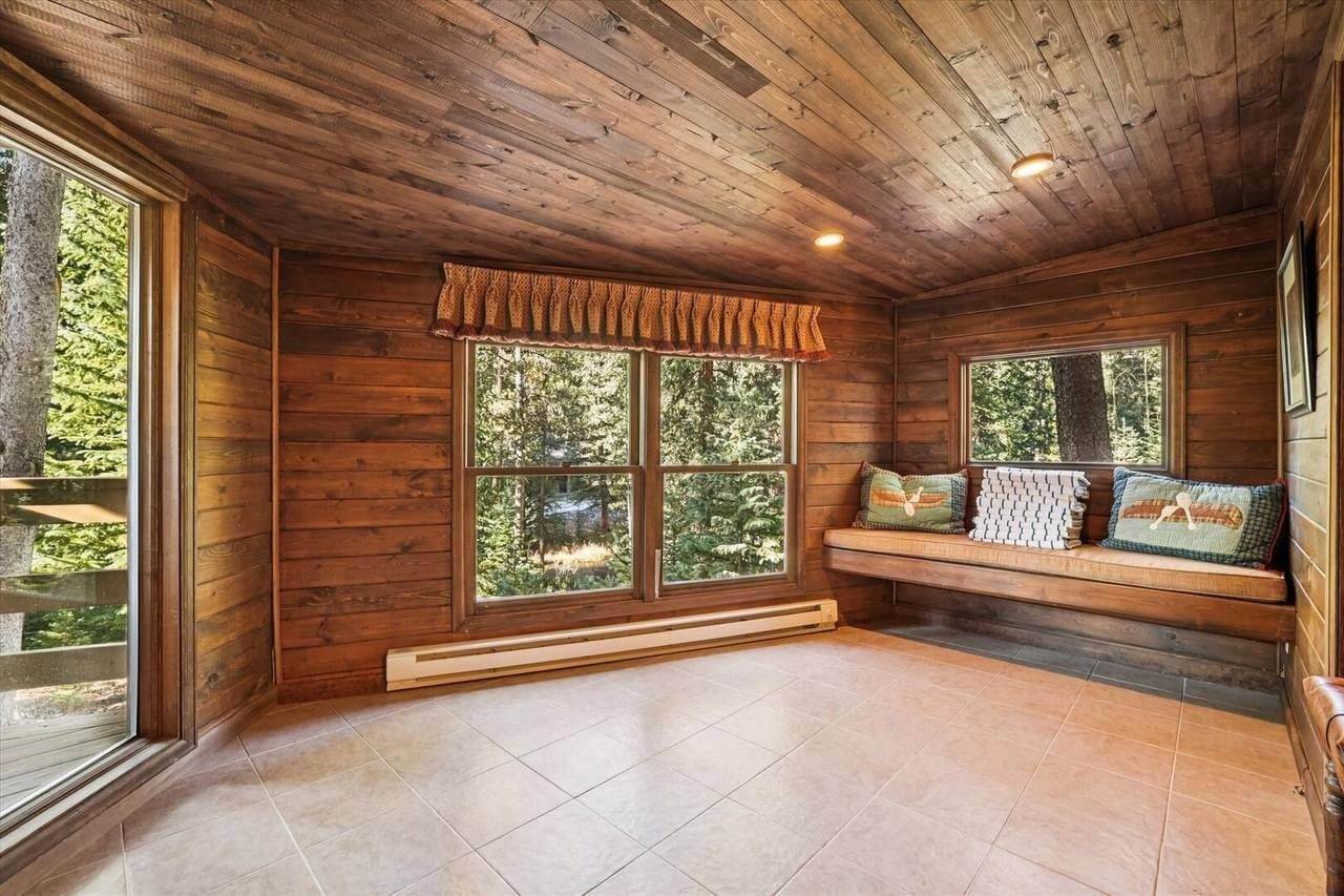 Living Area / Game Room - Serendipity Lodge - Breckenridge Vacation Rental Living Area / Game Room - Serendipity Lodge - Breckenridge Vacation Rental