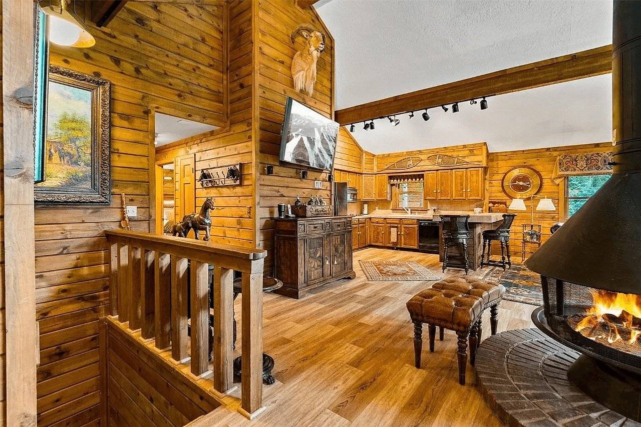 breckenridge-cabin-wood-fireplace breckenridge-cabin-wood-fireplace