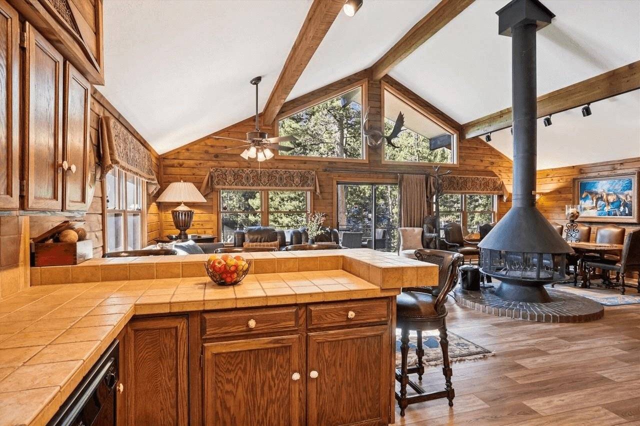breckenridge-cabin-wood-cabinery-kitchen breckenridge-cabin-wood-cabinery-kitchen