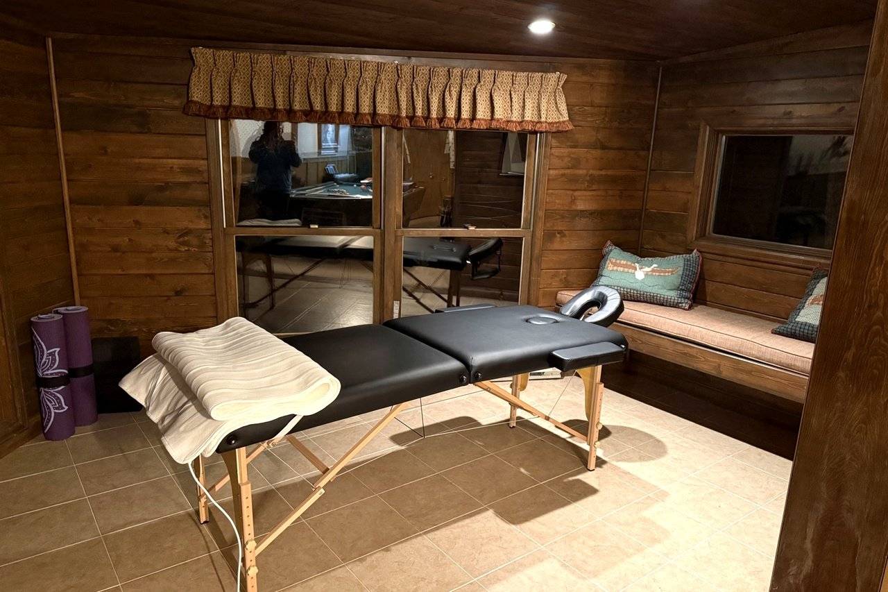 breckenridge-cabin-wellness-yoga-room breckenridge-cabin-wellness-yoga-room