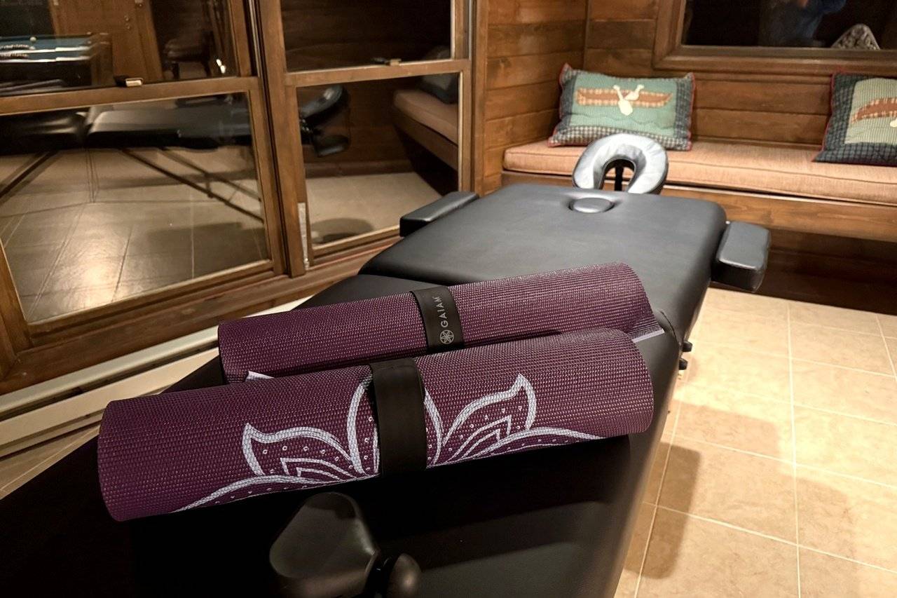 breckenridge-cabin-massage-table breckenridge-cabin-massage-table