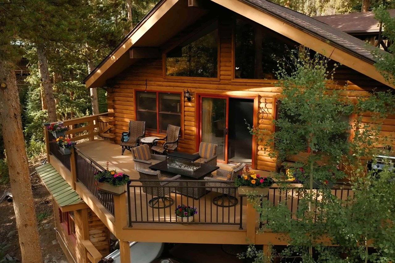 breckenridge-cabin-exterior-deck breckenridge-cabin-exterior-deck