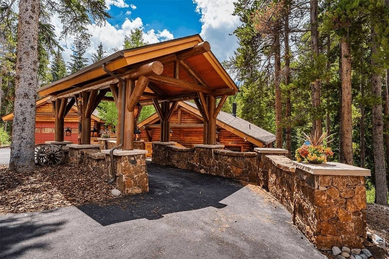 breckenridge-ski-lodge-covered-entry breckenridge-ski-lodge-covered-entry