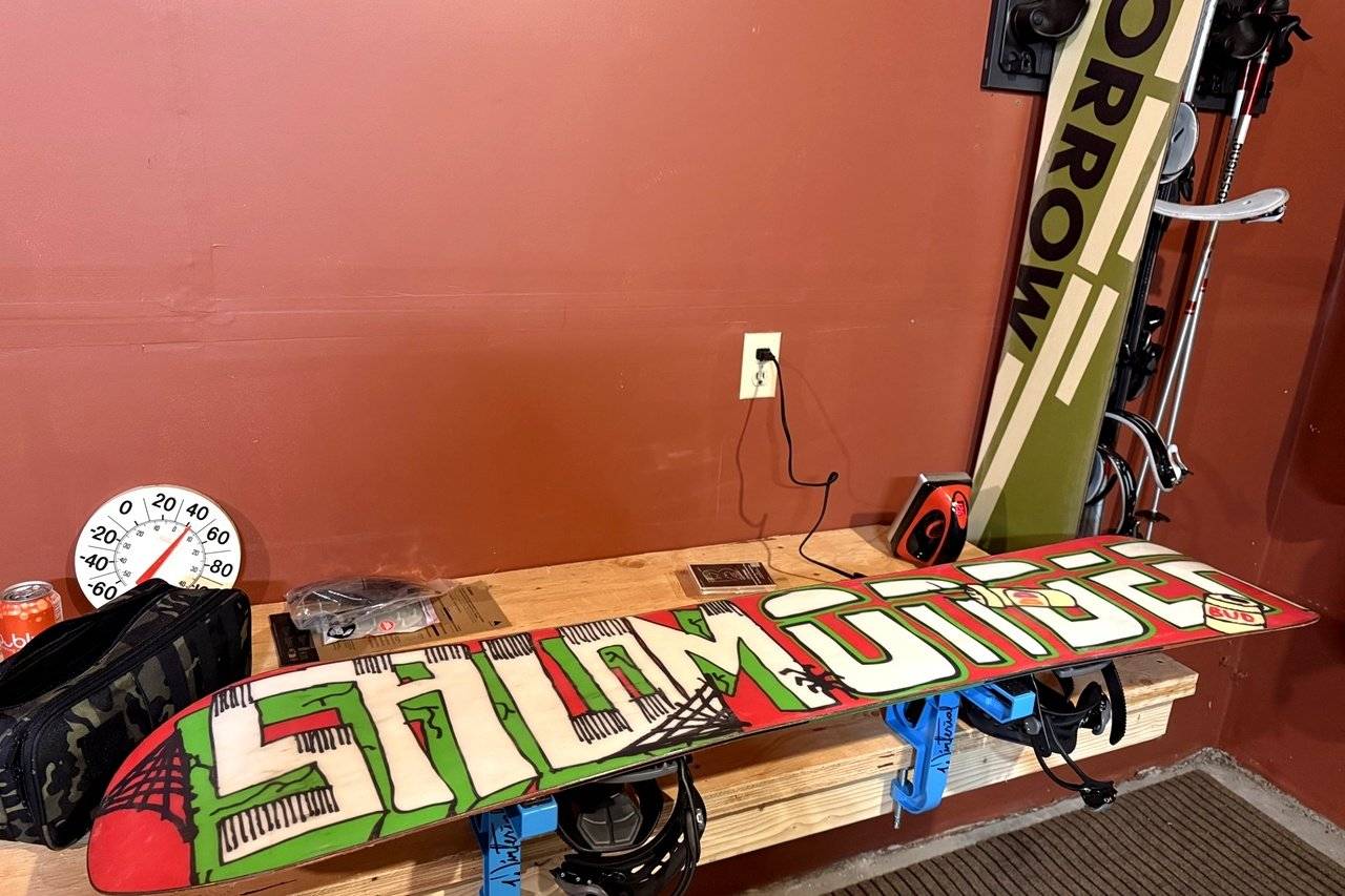 breckenridge-cabin-ski-tuning-bench breckenridge-cabin-ski-tuning-bench