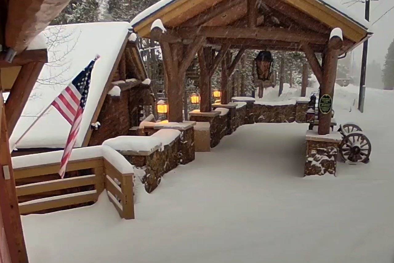 breckenridge-cabin-winter-covered-entry breckenridge-cabin-winter-covered-entry