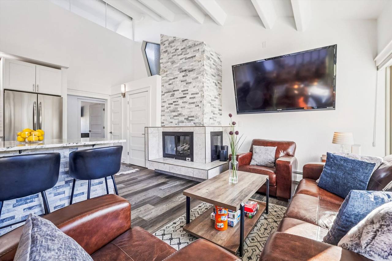 Living Room - Lift Condo 301A - Breckenridge Vacation Rental Living Room - Lift Condo 301A - Breckenridge Vacation Rental