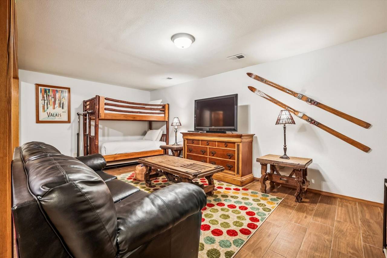 Living Area - Handsome Hollow - Silverthorne Vacation Rental Living Area - Handsome Hollow - Silverthorne Vacation Rental