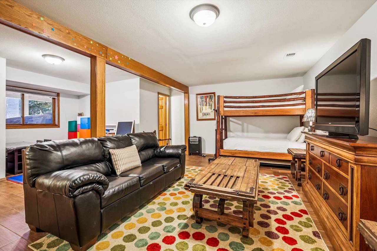 Living Area - Handsome Hollow - Silverthorne Vacation Rental Living Area - Handsome Hollow - Silverthorne Vacation Rental