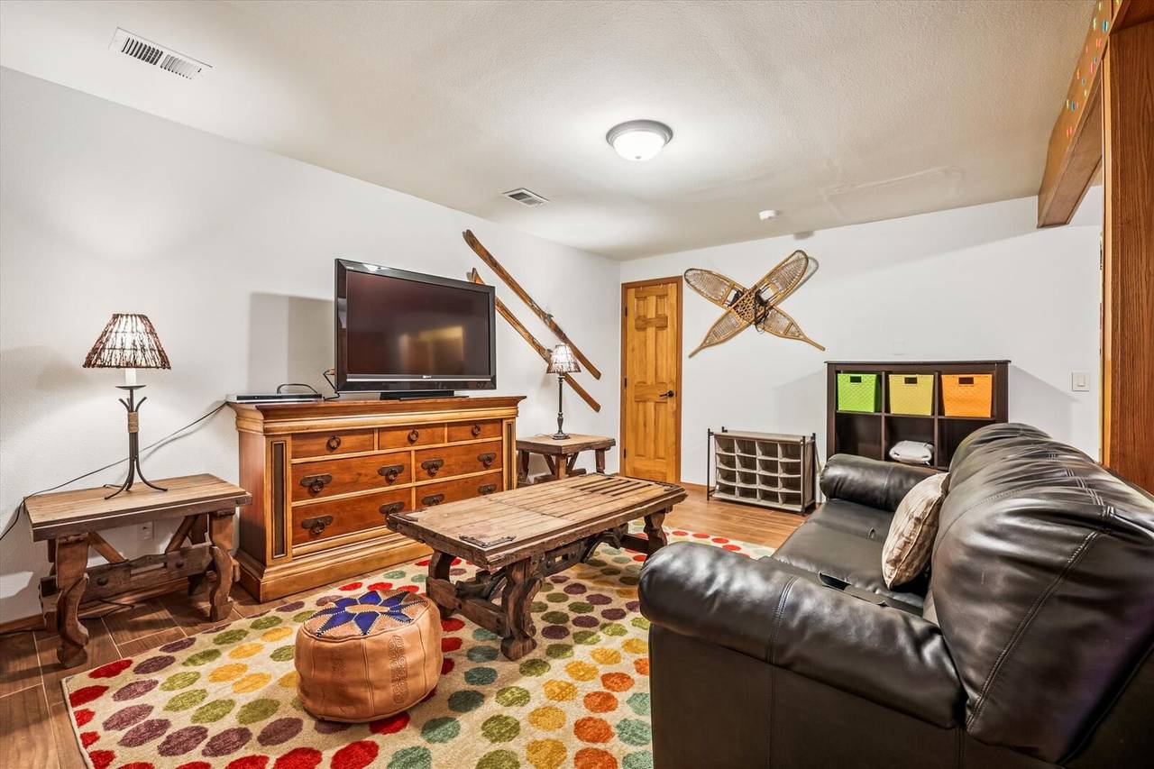 Living Area - Handsome Hollow - Silverthorne Vacation Rental Living Area - Handsome Hollow - Silverthorne Vacation Rental