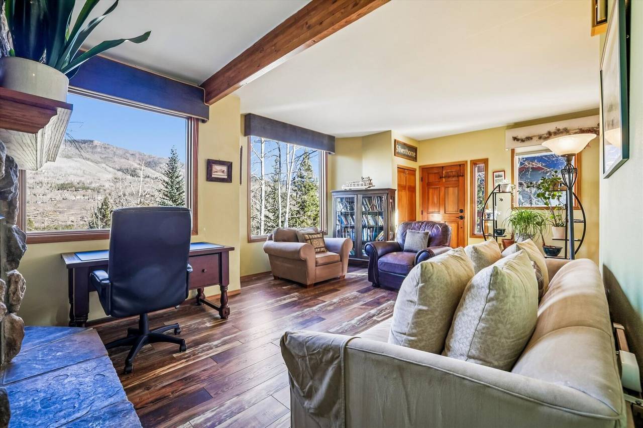 Living Area - Handsome Hollow - Silverthorne Vacation Rental Living Area - Handsome Hollow - Silverthorne Vacation Rental