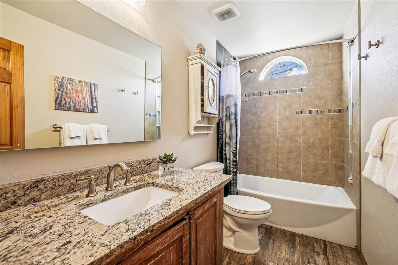 Bathroom - Handsome Hollow - Silverthorne Vacation Rental Bathroom - Handsome Hollow - Silverthorne Vacation Rental