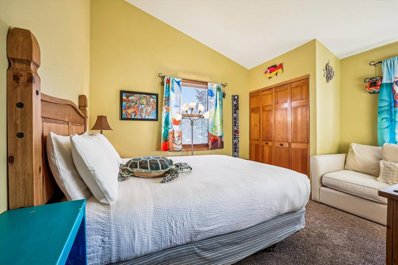 Bedroom - Handsome Hollow - Silverthorne Vacation Rental Bedroom - Handsome Hollow - Silverthorne Vacation Rental