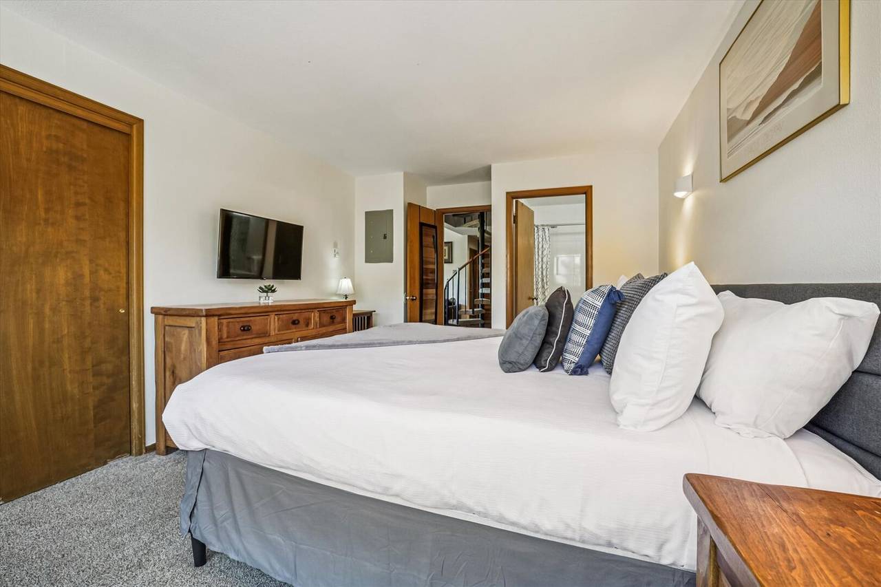 Bedroom - Ski Hill 39 - Breckenridge Vacation Rental Bedroom - Ski Hill 39 - Breckenridge Vacation Rental