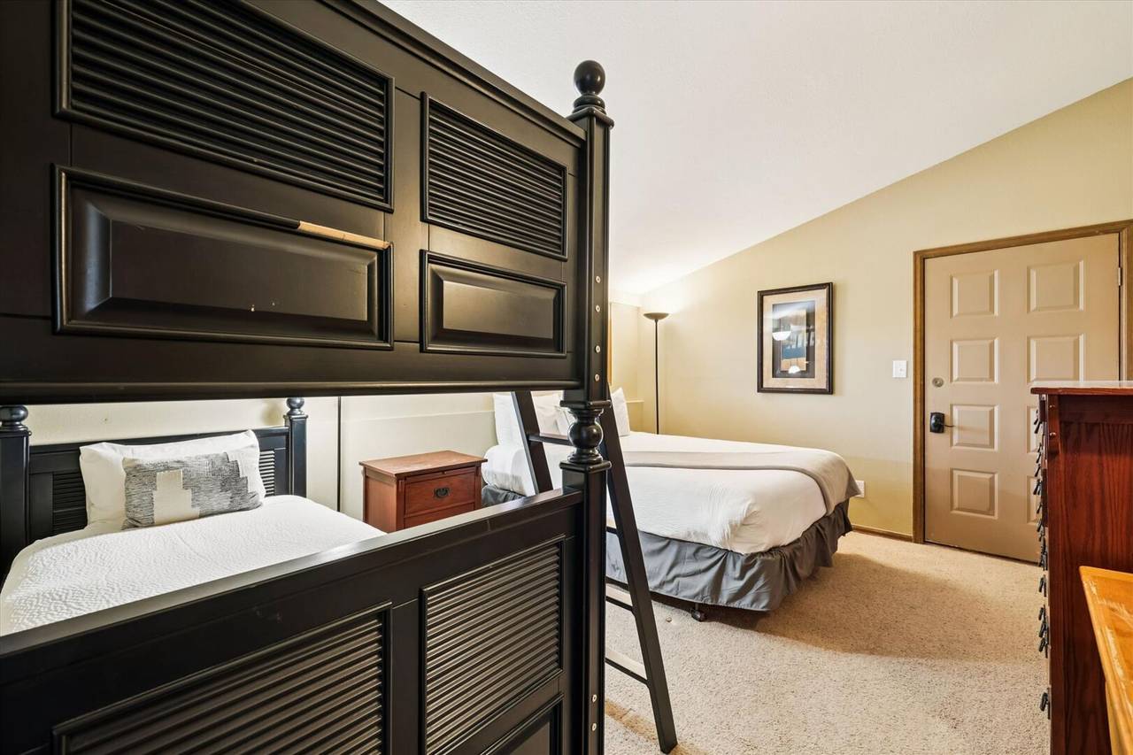 Bedroom - Ski Hill 39 - Breckenridge Vacation Rental Bedroom - Ski Hill 39 - Breckenridge Vacation Rental