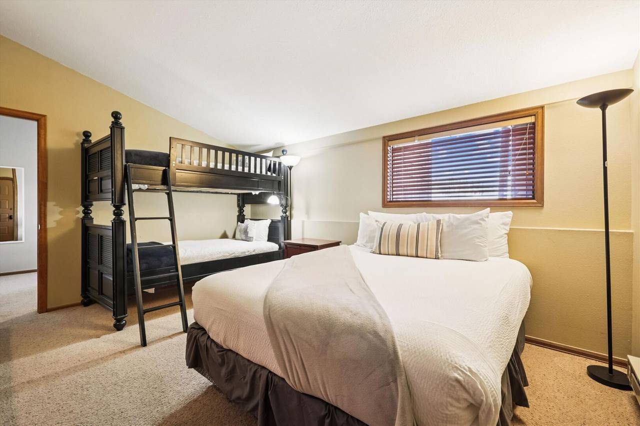 Bedroom - Ski Hill 39 - Breckenridge Vacation Rental Bedroom - Ski Hill 39 - Breckenridge Vacation Rental