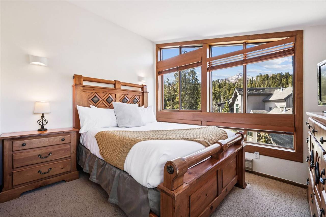 Bedroom - Ski Hill 39 - Breckenridge Vacation Rental Bedroom - Ski Hill 39 - Breckenridge Vacation Rental