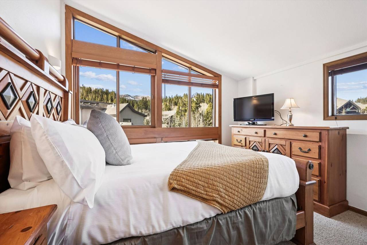 Bedroom - Ski Hill 39 - Breckenridge Vacation Rental Bedroom - Ski Hill 39 - Breckenridge Vacation Rental