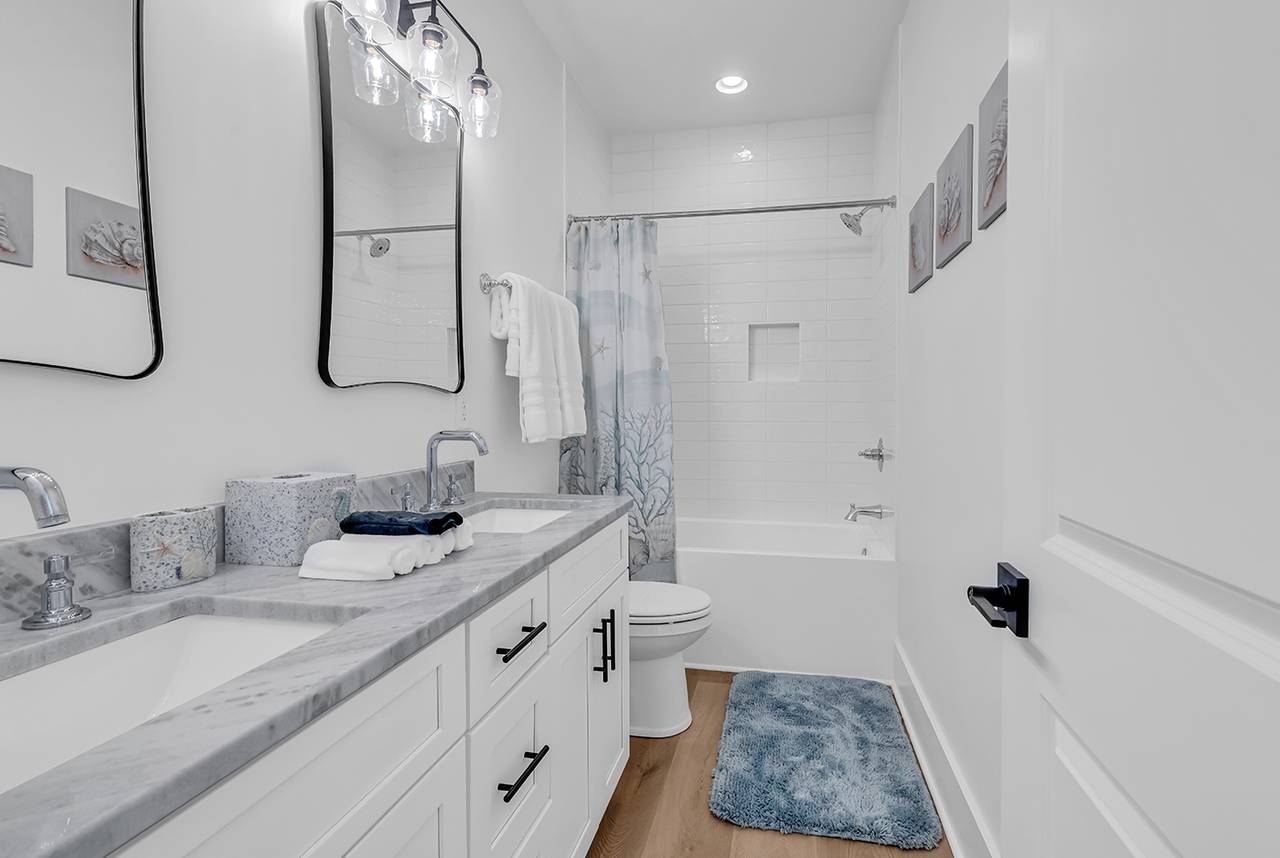 Bedroom 1 bath Bedroom 1 bath