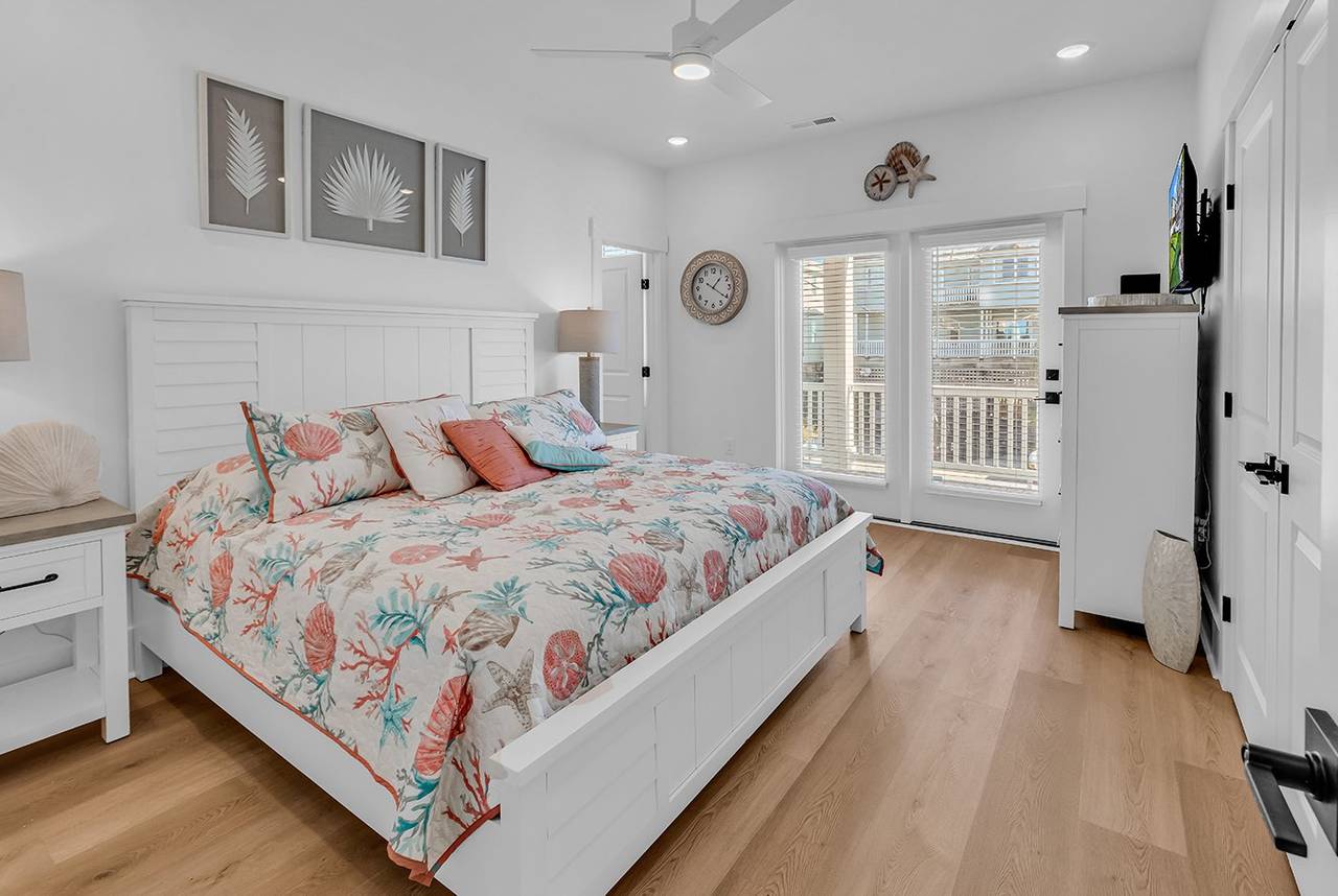 Bedroom 2 down - King Bed Bedroom 2 down - King Bed