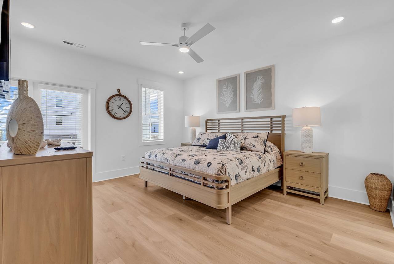 Bedroom 3 down - King Bed Bedroom 3 down - King Bed