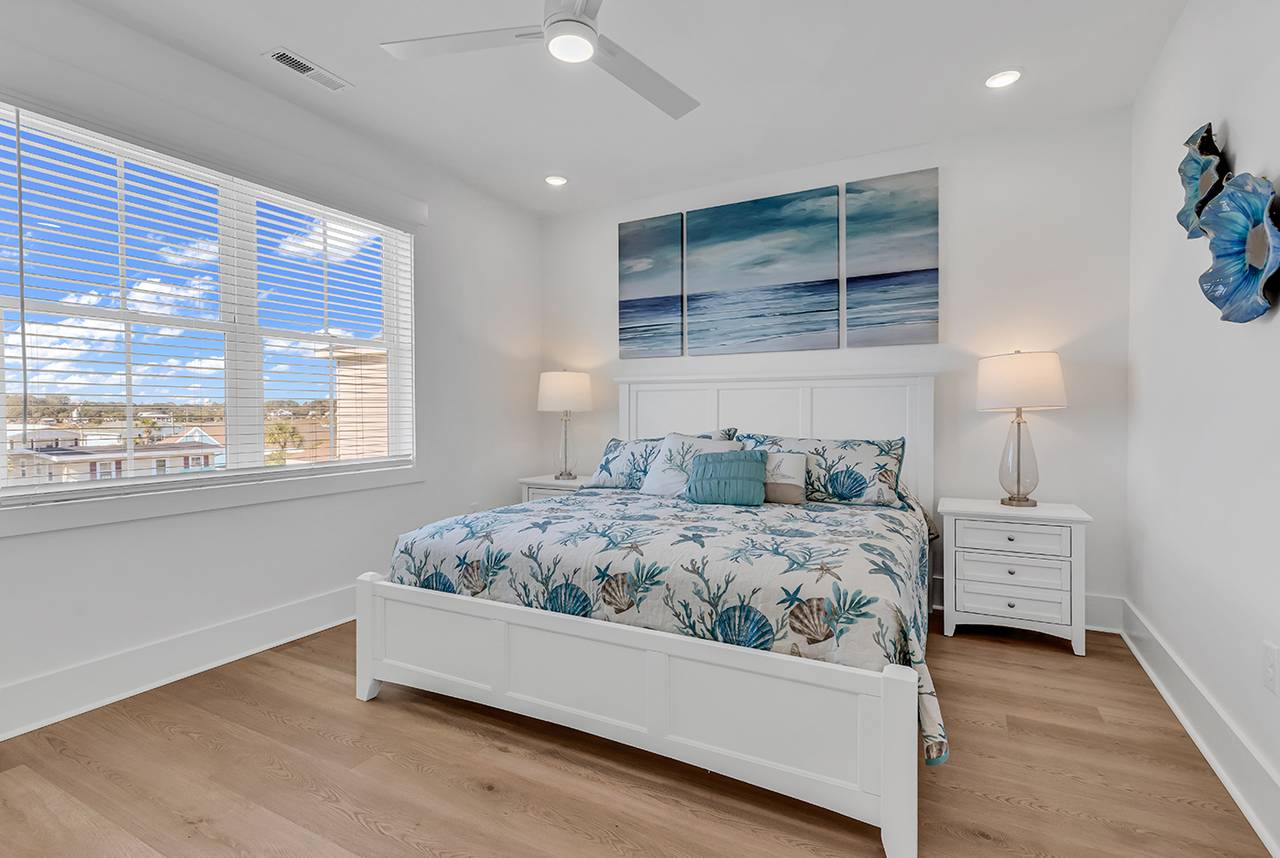 Bedroom 5 middle - King Bed Bedroom 5 middle - King Bed