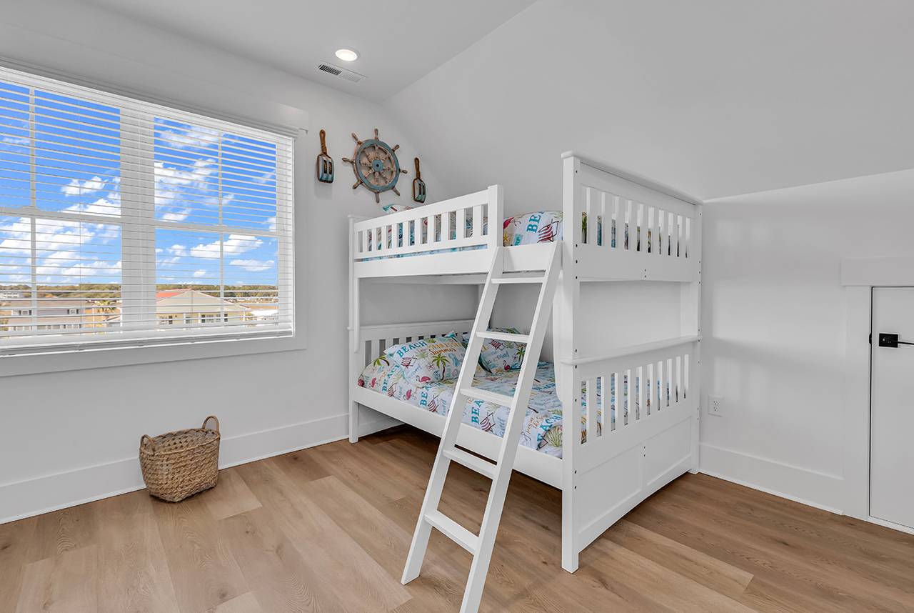 Bedroom 8 up - 2 Full over Full Bunk Beds Bedroom 8 up - 2 Full over Full Bunk Beds