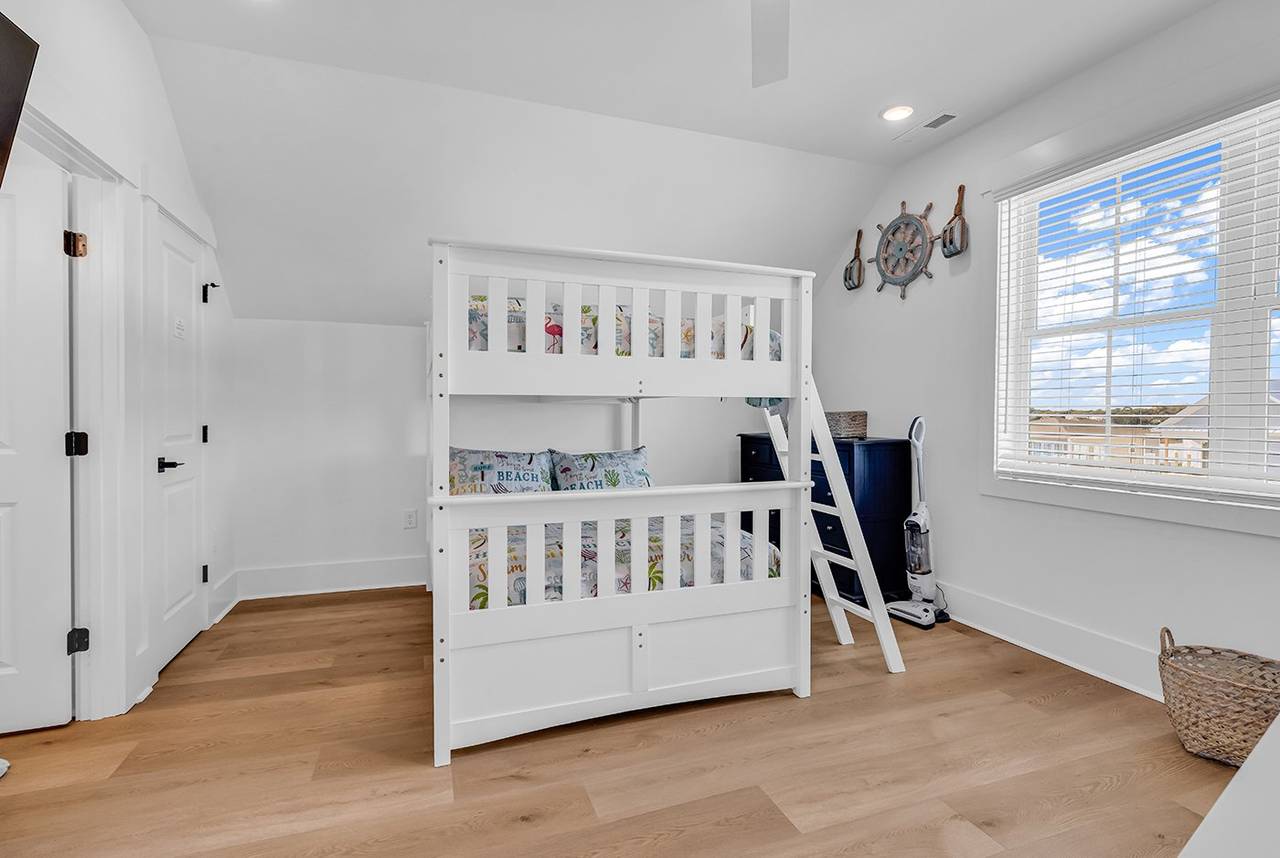 Bedroom 8 up - 2 Full over Full Bunk Beds Bedroom 8 up - 2 Full over Full Bunk Beds