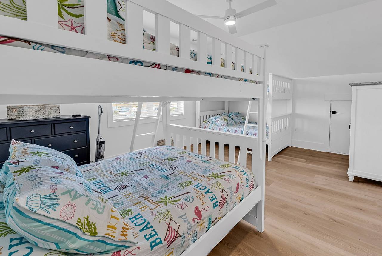 Bedroom 8 up - 2 Full over Full Bunk Beds Bedroom 8 up - 2 Full over Full Bunk Beds