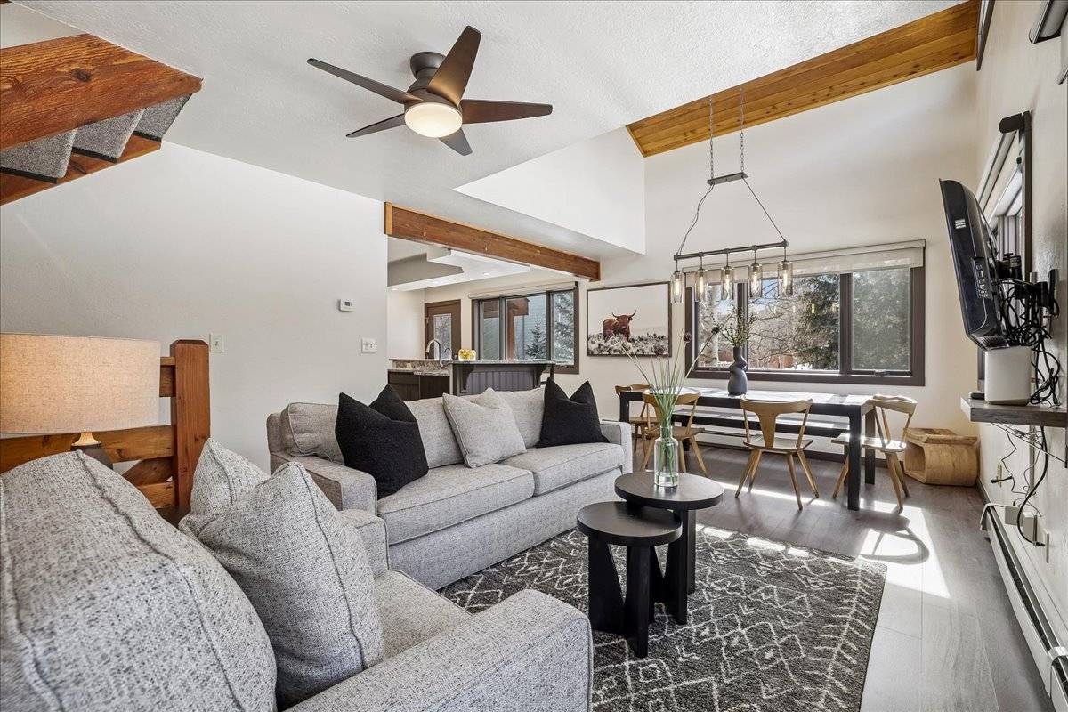 Living Area - Villa Mount Royal - Frisco Vacation Rental Living Area - Villa Mount Royal - Frisco Vacation Rental