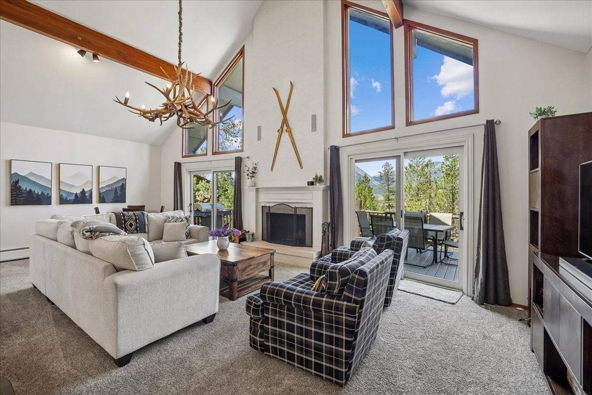 Living Area - Tenderfoot Basecamp - Dillon Vacation Rental Living Area - Tenderfoot Basecamp - Dillon Vacation Rental
