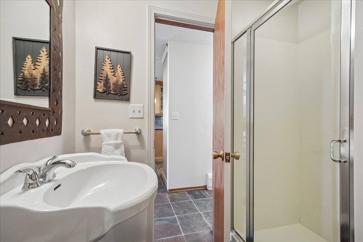 Bathroom - Tenderfoot Basecamp - Dillon Vacation Rental Bathroom - Tenderfoot Basecamp - Dillon Vacation Rental