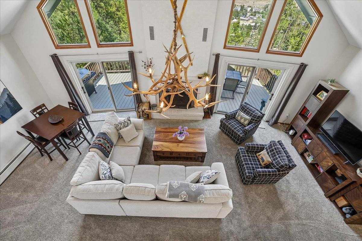 Living Area - Tenderfoot Basecamp - Dillon Vacation Rental Living Area - Tenderfoot Basecamp - Dillon Vacation Rental