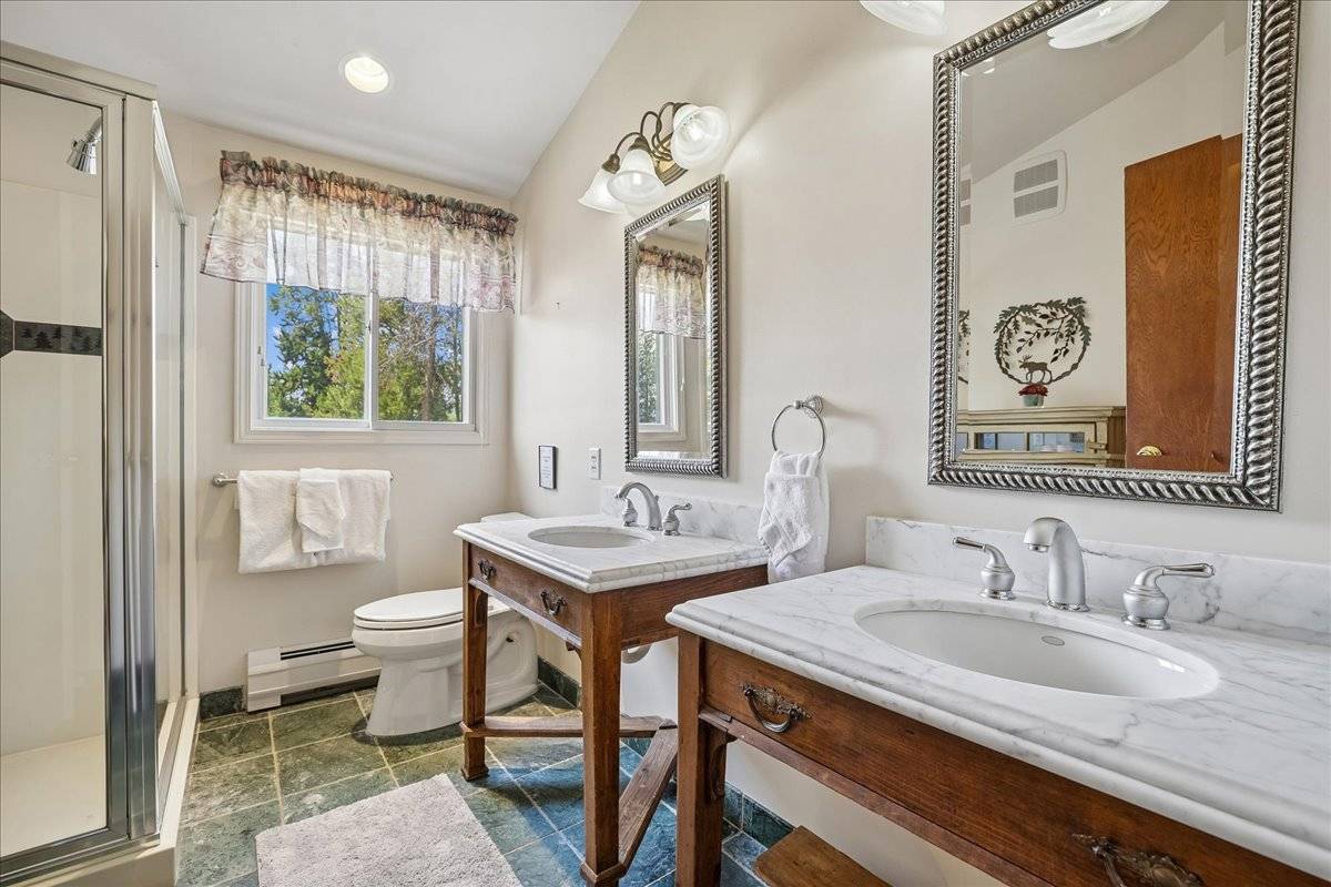 Bathroom - Tenderfoot Basecamp - Dillon Vacation Rental Bathroom - Tenderfoot Basecamp - Dillon Vacation Rental