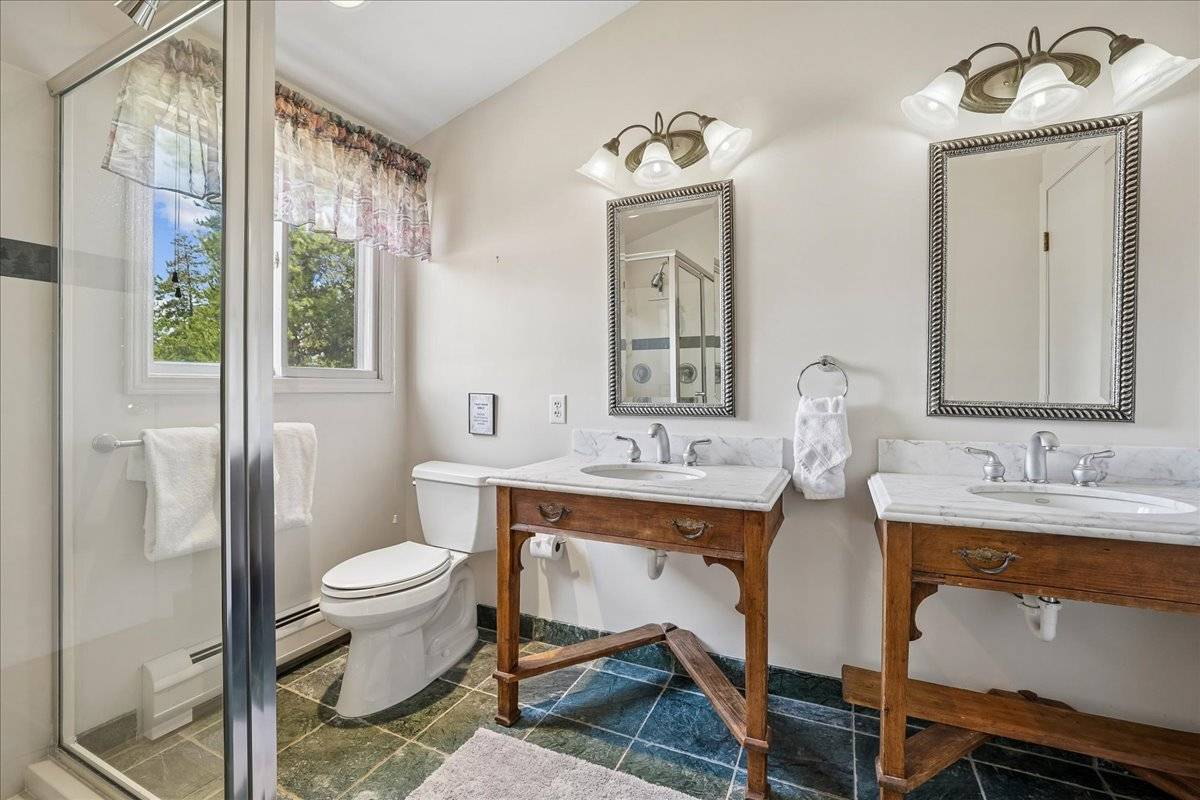 Bathroom - Tenderfoot Basecamp - Dillon Vacation Rental Bathroom - Tenderfoot Basecamp - Dillon Vacation Rental