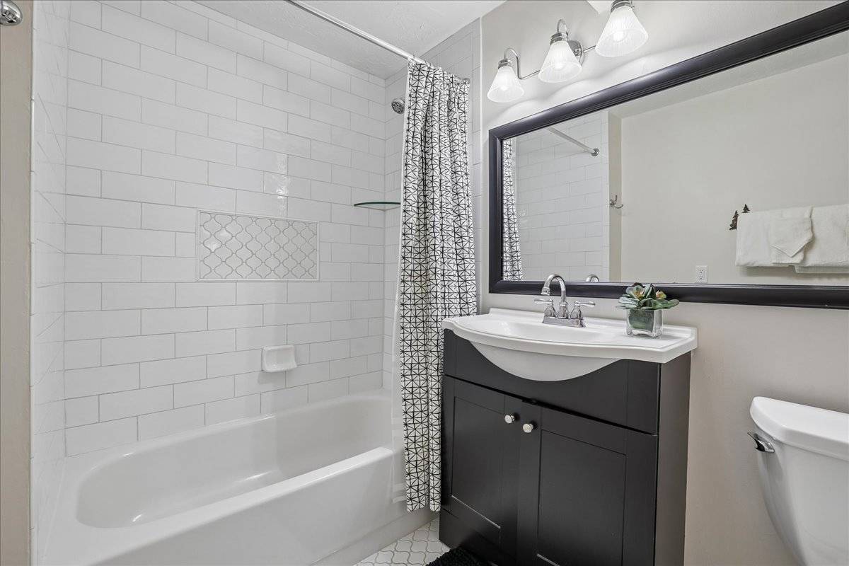 Bathroom - Tenderfoot Basecamp - Dillon Vacation Rental Bathroom - Tenderfoot Basecamp - Dillon Vacation Rental