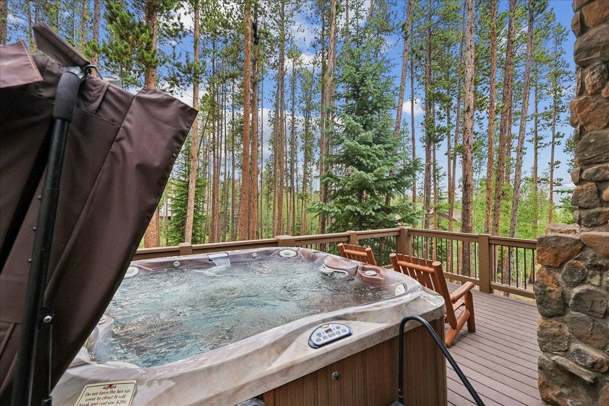 Hot Tub - Highland Heaven - Breckenridge Vacation Rental Hot Tub - Highland Heaven - Breckenridge Vacation Rental