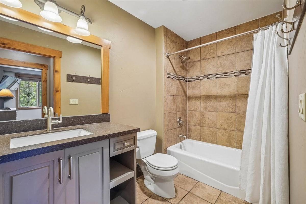 Bathroom - Mountain Thunder Lodge 1201 - Breckenridge Vacation Rental Bathroom - Mountain Thunder Lodge 1201 - Breckenridge Vacation Rental