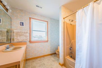 Upper Level Bath